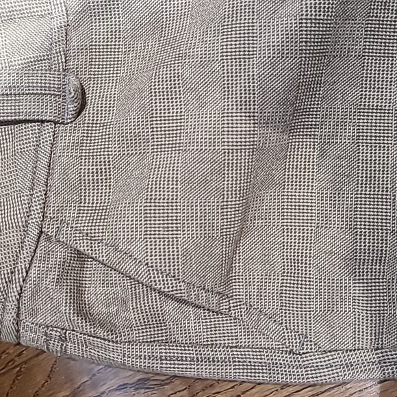 Tweed pattern Capri pants. Size 4. Good condition. - Picture 5 of 7